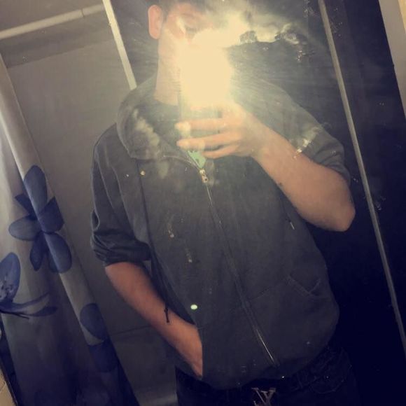 Meet your Posher, Kyle - Picture 1 of 1